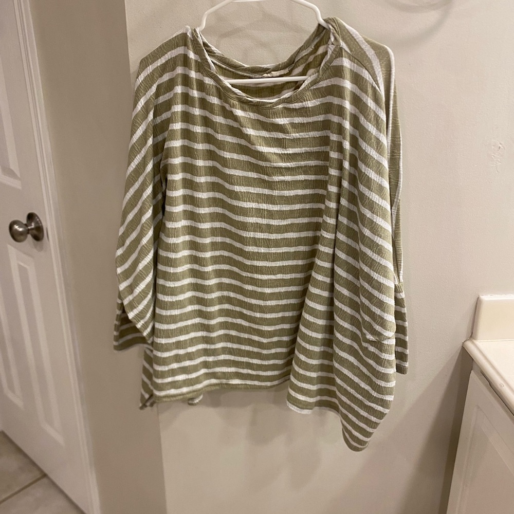 Easel Green 3/4 Sleeve Boxy Tunic